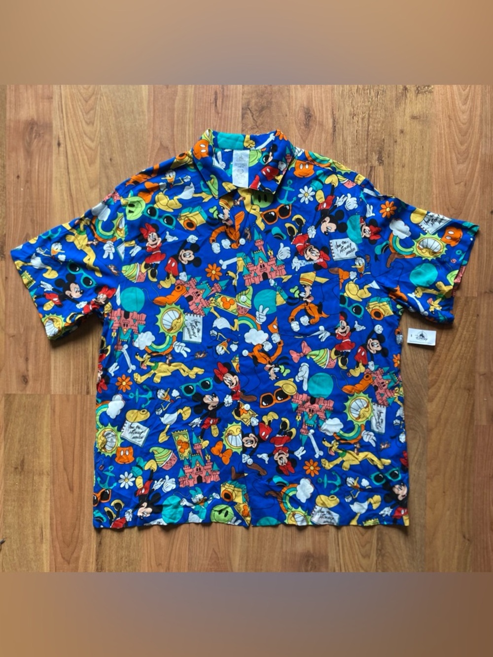 NWT Disney Play In The Park Mickey & Friends Button Short Sleeve Mens XL Shirt